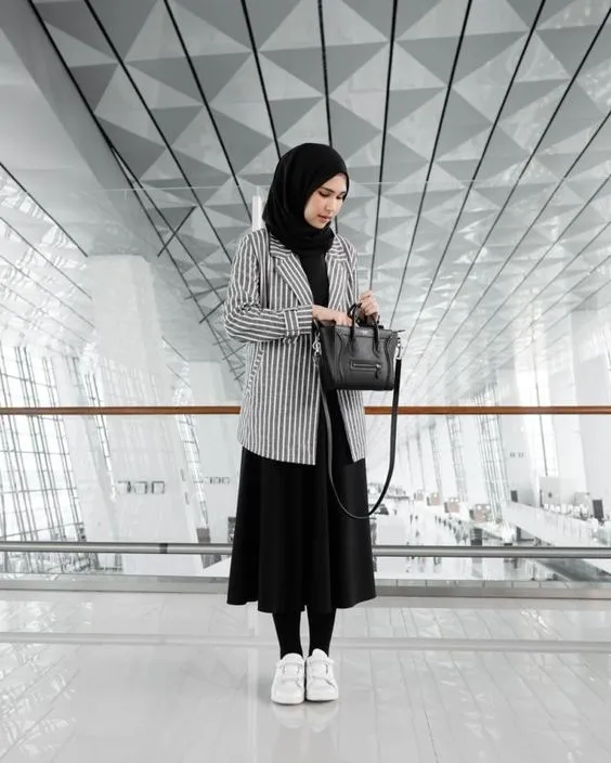 Ini 10+ Aturan dan Padu Padan Gaya Pakai Legging. Nggak Perlu Risih, Apalagi Malu-maluin 24