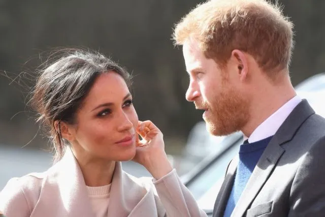 10 Foto Meghan dan Prince Harry Ini Bikin Kamu Mengamini. Bahwa Cinta Tumbuh Subur dari Tatapan Mata 18