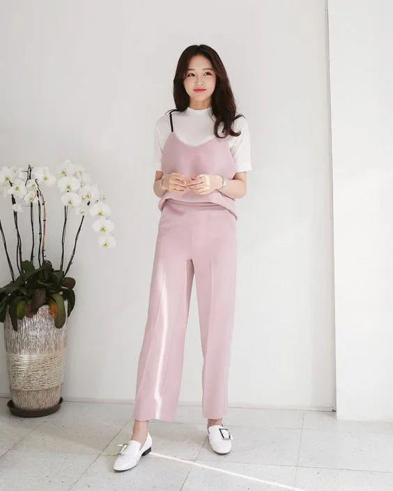 Manis dan Lucu, Ini 9 Ide Model Jumpsuit Ala Korea. Buat yang Berhijab pun Ada! 14