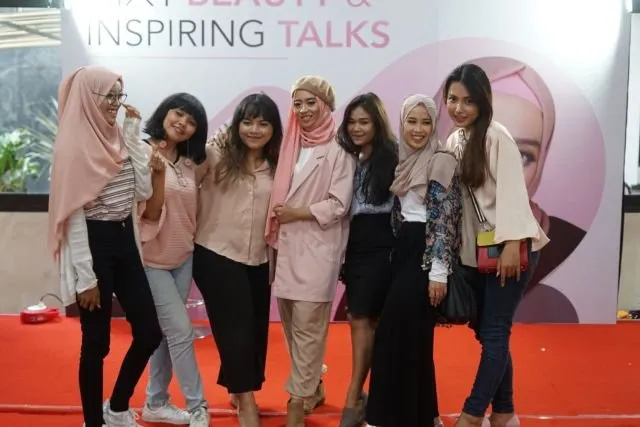Belajar Review Kosmetik Bareng Inivindy Di Pixy Beauty & Inspiring Talks Malang. Seru! 8
