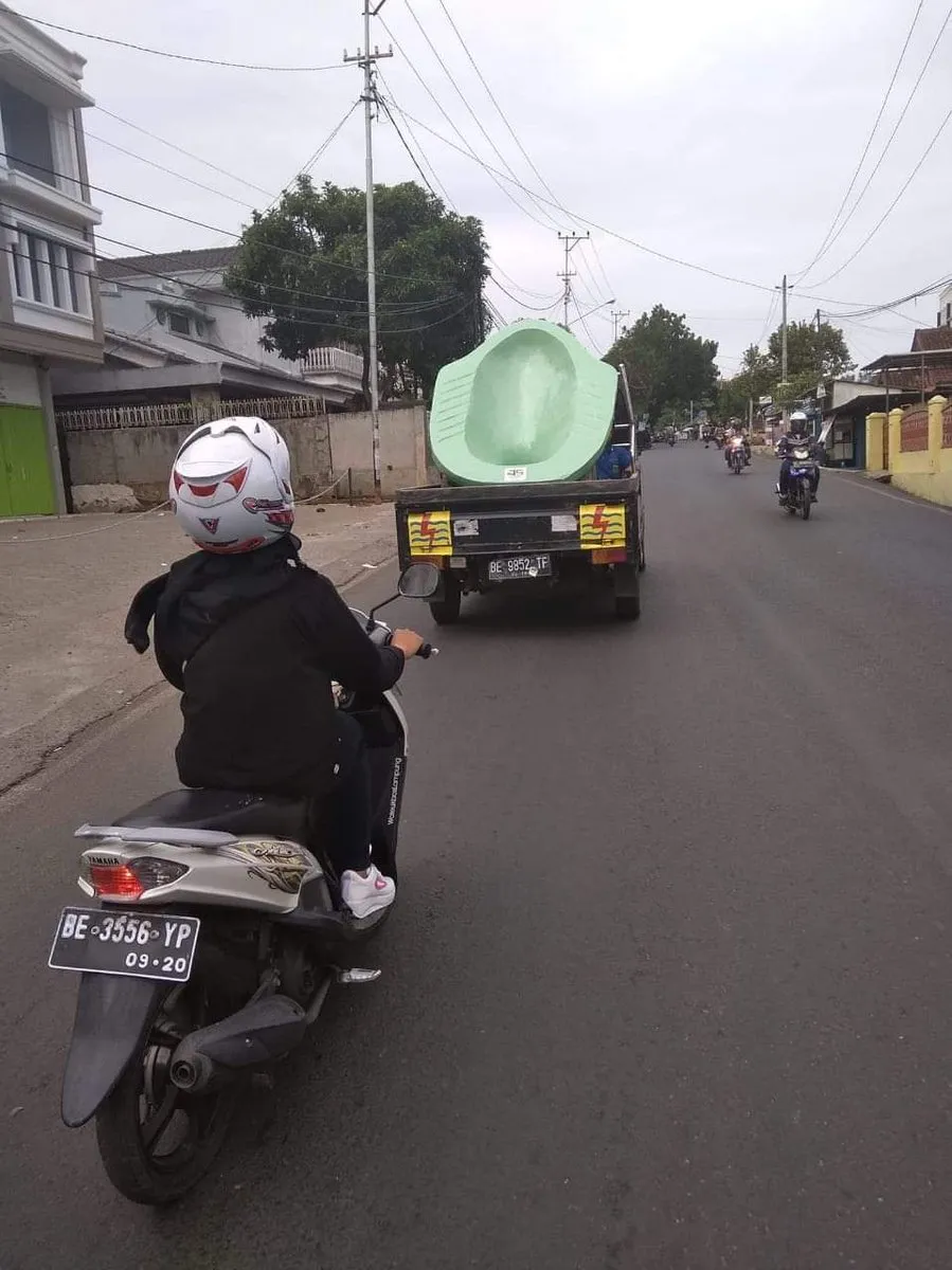 10 Barang Raksasa Aneh yang Bikin Kita Bertanya-Tanya, Sebenarnya Faedah Benda ini Apa sih? 12