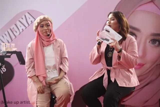 Belajar Review Kosmetik Bareng Inivindy Di Pixy Beauty & Inspiring Talks Malang. Seru! 6