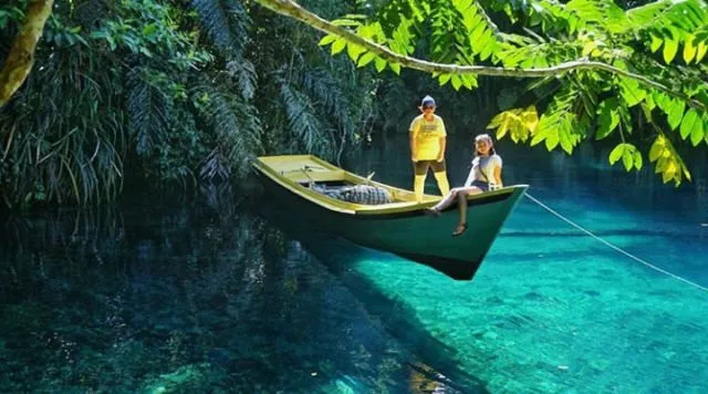 7 Alasan Kamu Harus Liburan ke Labuan Cermin. Surga Tersembunyi yang Airnya Sebening Kaca! 14