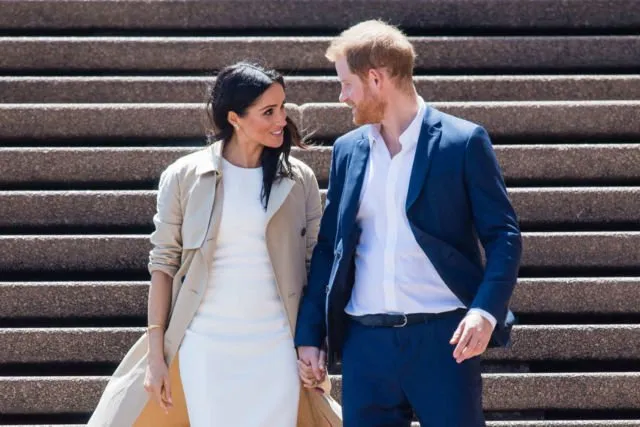 10 Foto Meghan dan Prince Harry Ini Bikin Kamu Mengamini. Bahwa Cinta Tumbuh Subur dari Tatapan Mata 15