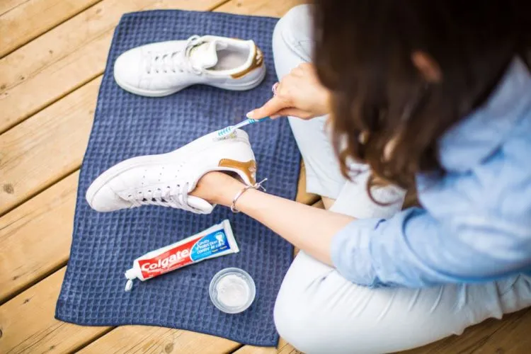 Terapkan 5 Trik Jitu Ini untuk Bersihkan Sepatu dan Cegah Bau Kaki yang Mengganggu. Jangan Tunggu Muncul Aroma Terasi Dulu 7