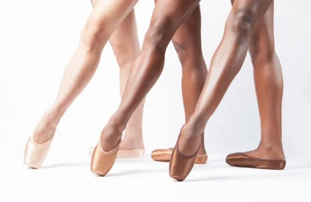 4 Bukti Kalau Konsep Warna 'Nude' Sudah Banyak Berubah, dari Warna Sepatu Balet Sampai Alas Bedak 5