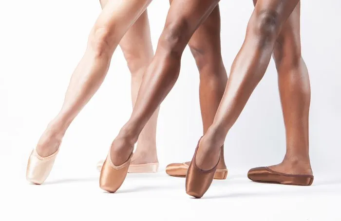 4 Bukti Kalau Konsep Warna ‘Nude’ Sudah Banyak Berubah, dari Warna Sepatu Balet Sampai Alas Bedak