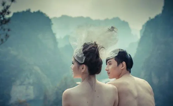 5 Ide Pre-Wedding Nekat dan Super Ekstrem. Ya, Kayak Pose Cium-cium King Kobra Contohnya 9
