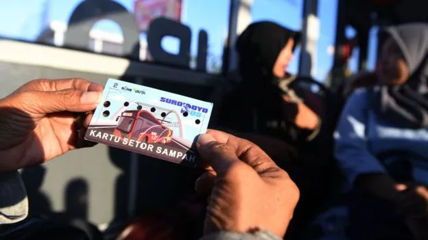 Begini Enaknya Bisa Naik Bus Bayar Pakai Sampah di Surabaya. Semoga Daerah Lain Segera Menyusul Ya 6