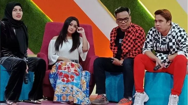 KPI Akhirnya Tegur Stasiun TV yang Tayangkan Penggerebekan Angel Lelga. Nggak Mendidik Sih! 9