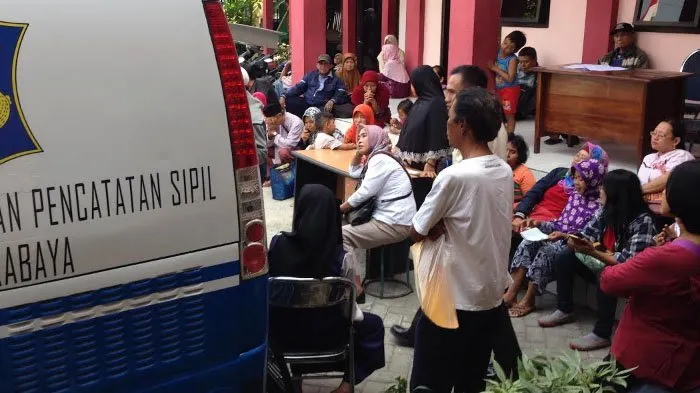 Permudah Warganya, di Surabaya Kini Kamu Bisa Cetak Akta Lahir Anak Sendiri di Rumah 6