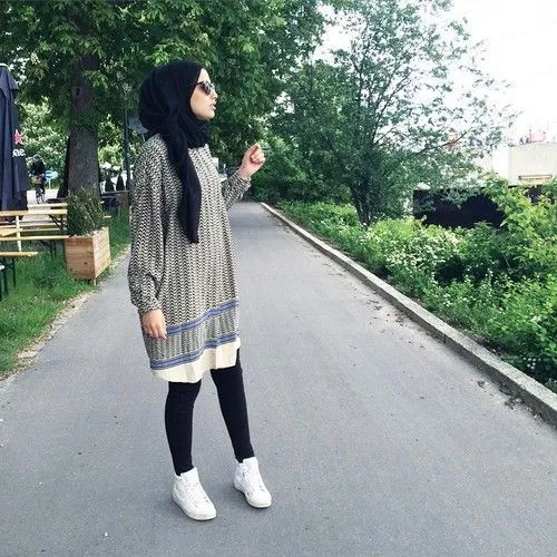 Ini 10+ Aturan dan Padu Padan Gaya Pakai Legging. Nggak Perlu Risih, Apalagi Malu-maluin 25