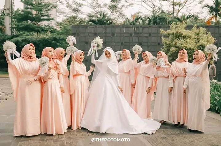 8 Ide Busana Pernikahan ala Indah Nada Puspita. Nggak Selamanya Hijab Harus Ditumpuk Tebal Demi Hasil Maksimal 14