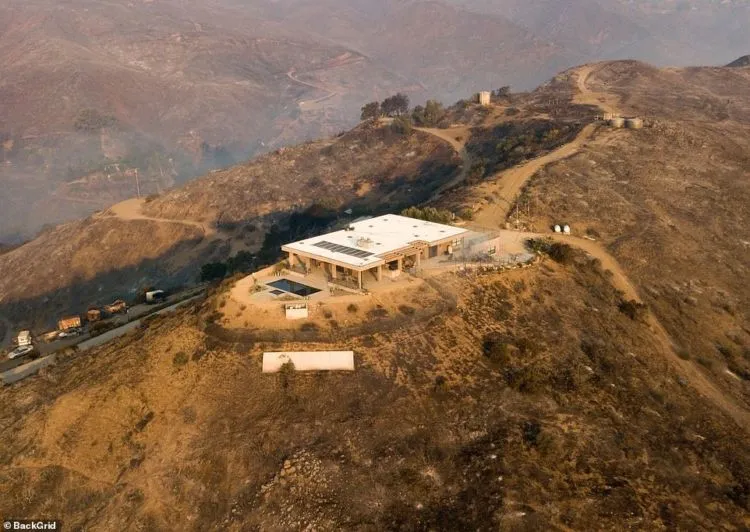 11+ Potret Mengerikan Kebakaran Hutan di California. Rumah Mewah Seleb Hollywood Banyak yang Kena! 21