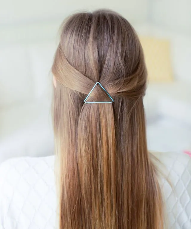 15+ Gaya Rambut Kece Inilah Alasan Kenapa 'Jepit Biting' Layak Jadi Aset Kecantikanmu 26