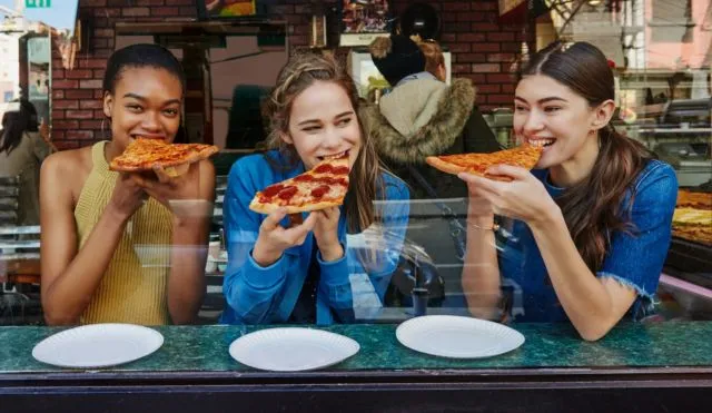 7 Karakter Teman Dilihat dari Oleh-Oleh yang Mereka Minta. Paling Sering Kamu Dipalakin Apa? 8