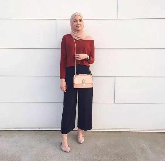 8 Padu Padan Hijab Kasual untuk Usia 20-an. Nggak Berlebihan Juga Dipakai Anak Kuliahan 12