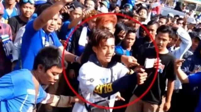6 Gotong Royong Kekinian ala Indonesia yang Justru Bikin Miris. Saling Bahu-Membahu Langgar Aturan 7