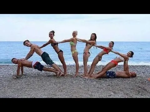 Bosen Nggak, Foto Bareng dengan Gaya yang Monoton? Coba deh 10 Pose Unik ini Biar Keliatan Kompak 14