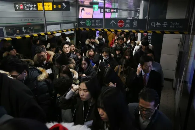 Menurut Data, Pekerja Paling Keras di Bumi Ini Ternyata Orang Korea Selatan. Lo Bukan Jepang Ya? 24