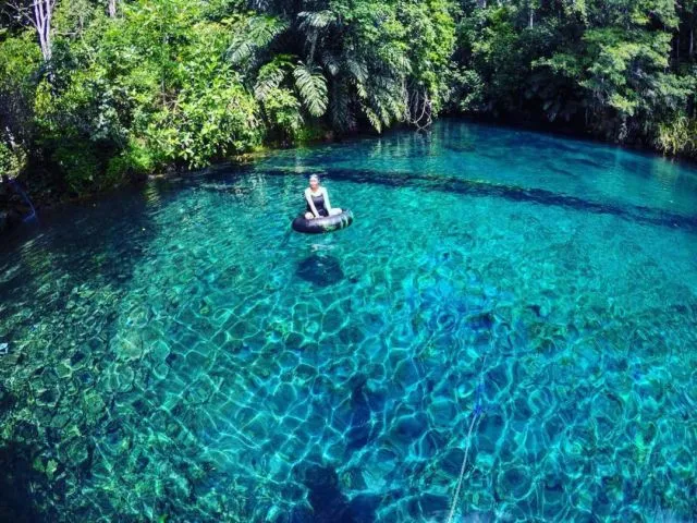 7 Alasan Kamu Harus Liburan ke Labuan Cermin. Surga Tersembunyi yang Airnya Sebening Kaca! 10