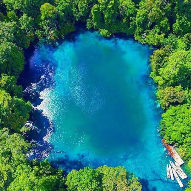 7 Alasan Kamu Harus Liburan ke Labuan Cermin. Surga Tersembunyi yang Airnya Sebening Kaca! 13