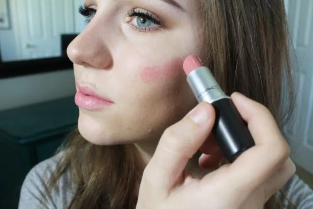 8 Fungsi Ganda Produk Makeup untuk Jurus Darurat. Pakai Seadanya Justru Lebih Hemat 13