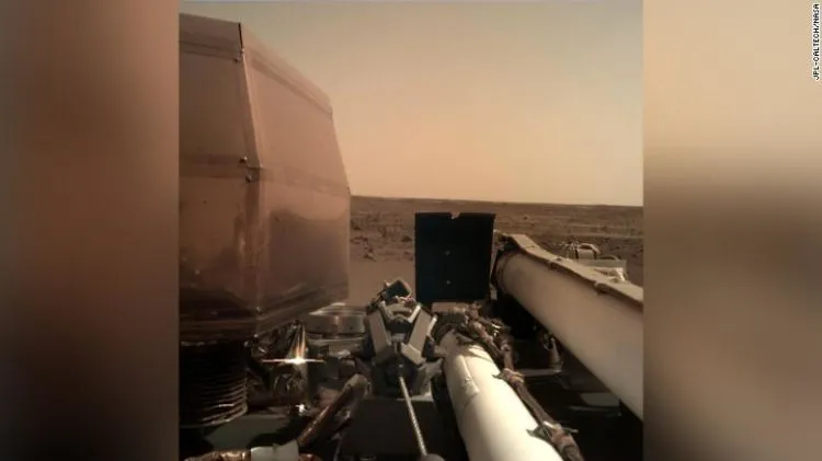 Baru Mendarat, Begini Penampakan Pertama Planet Mars dari Pesawat Milik NASA. Asli, Bikin Takjub! 13