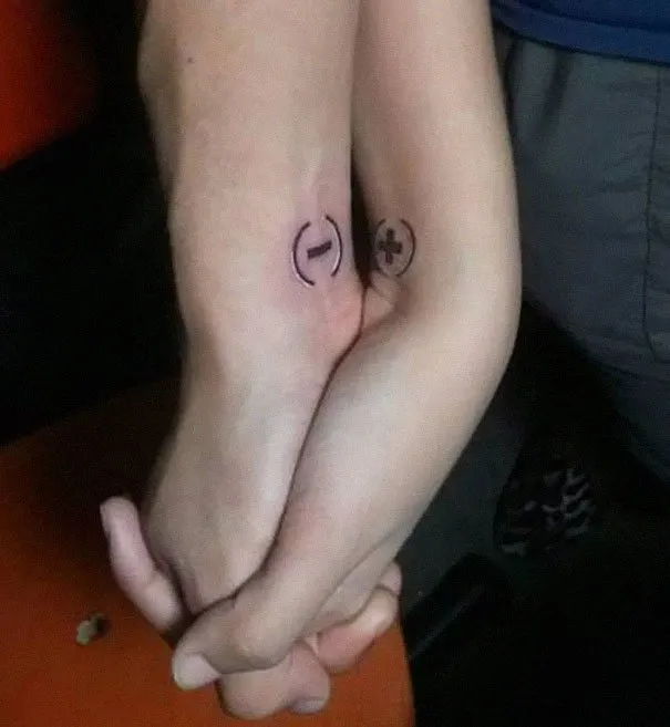 16 Gambar Tato Kecil Simple Keren untuk Couple 29