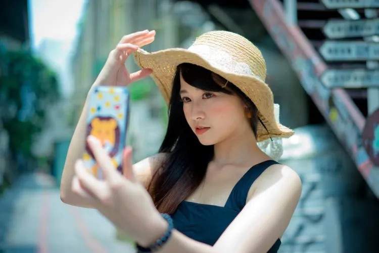 4 Trik Rahasia Selfie Sempurna Berdasarkan Bentuk Wajah. Siap-siap Banjir Pujian Tiap Posting Foto 6