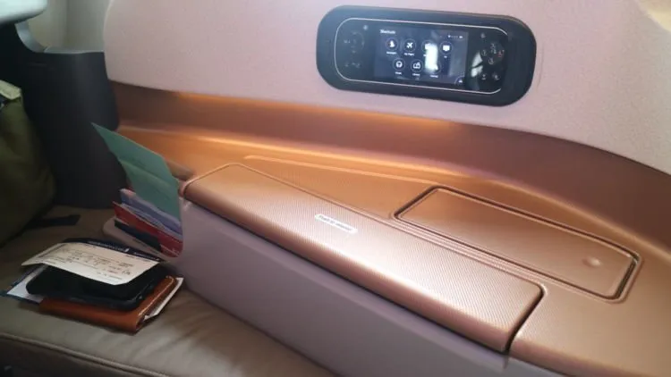 Sensasi Naik Pesawat Business Class Milik Maskapai Terbaik di Dunia. Serasa di Hotel Bintang Lima! 14