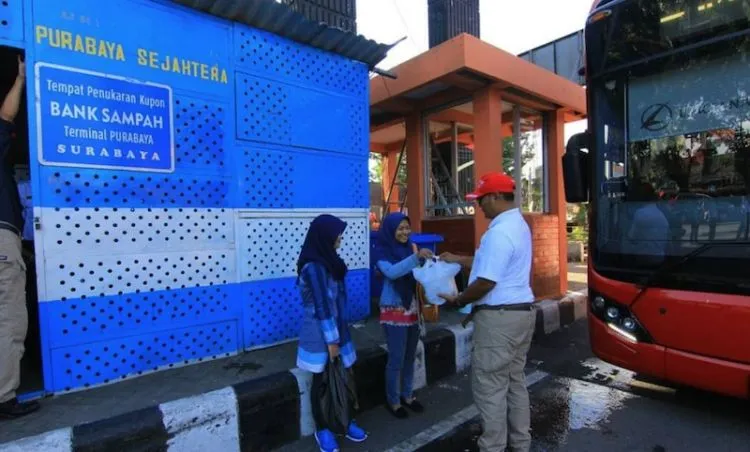 Begini Enaknya Bisa Naik Bus Bayar Pakai Sampah di Surabaya. Semoga Daerah Lain Segera Menyusul Ya 8