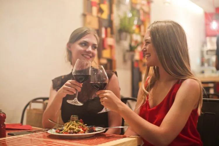 Agar Tak Makan Hati Sendiri, Ketulusan Hati Seorang Teman Bisa Kamu Lihat dari 8 Hal Ini 14