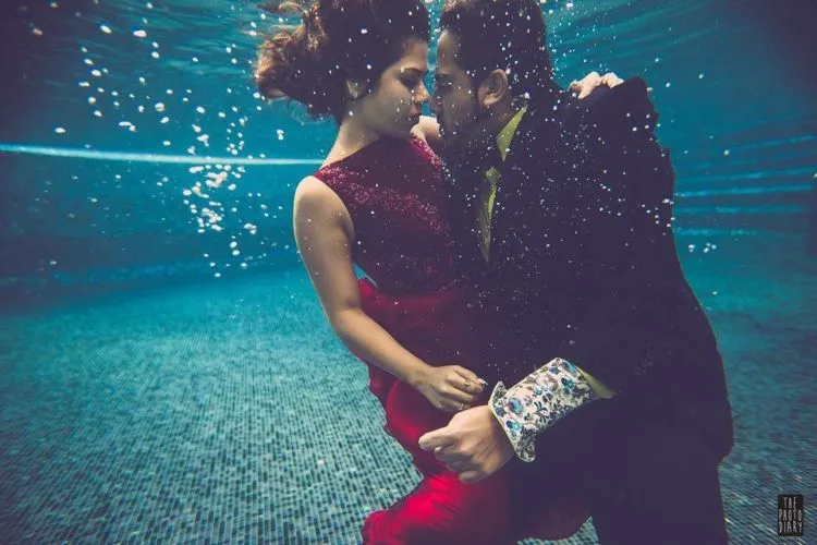 5 Ide Pre-Wedding Nekat dan Super Ekstrem. Ya, Kayak Pose Cium-cium King Kobra Contohnya 10