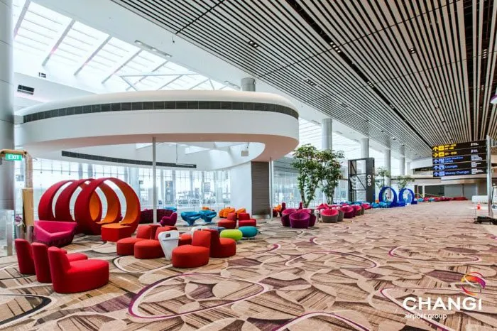 Foto-Foto Kemewahan Bandara Changi, Singapura, Ini Bakal Bikin Kamu Berdecak Kagum! 11