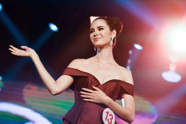 Pesona Catriona Gray sang Miss Universe 2018 dalam Berbagai Tampilan. Nyaris Tanpa Cela! 33