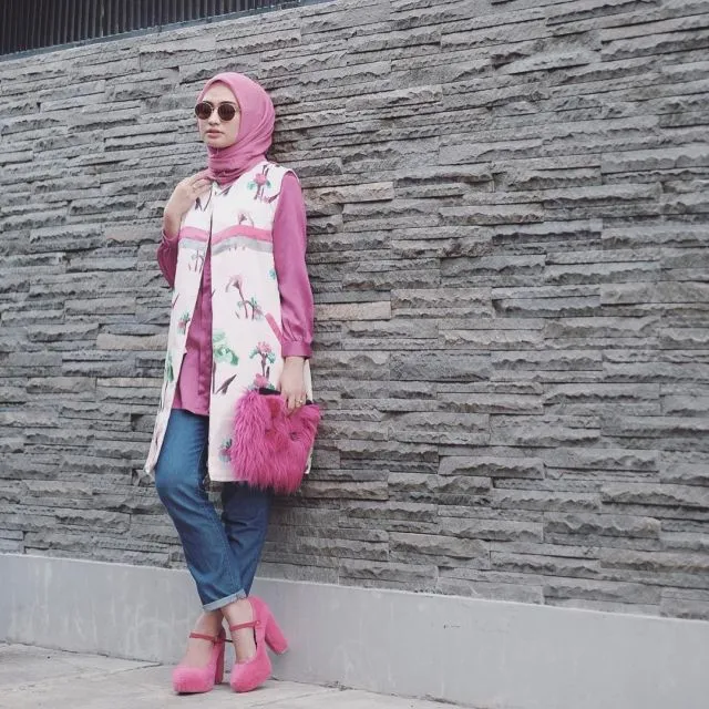 11 Padu Padan Hijab Sesuai Tren Warna 2019. Nggak Harus Beli Baru, Bongkar Lemari Aja! 15