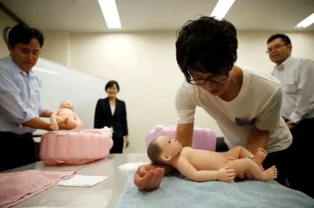 Figur Bapak Nggak Hanya Bekerja Cari Nafkah. 'Ikumen' di Jepang Membuat Mereka Ikut Urus Anak 10