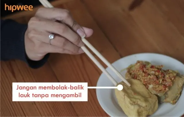 10 Etika Pakai Sumpit yang Berlaku di Jepang. Ternyata Banyak Banget Aturannya Lo 12