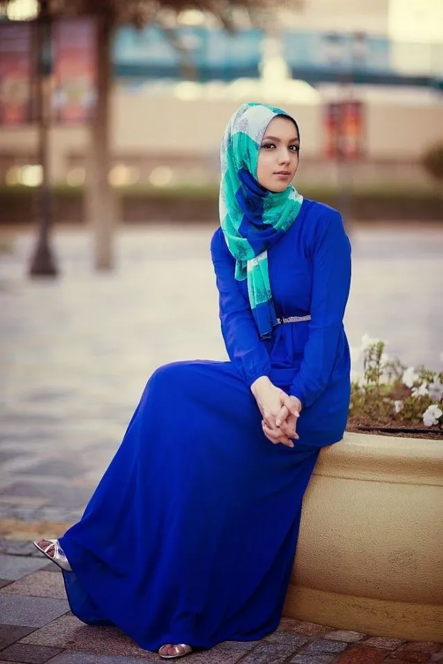 11 Padu Padan Hijab Sesuai Tren Warna 2019. Nggak Harus Beli Baru, Bongkar Lemari Aja! 14
