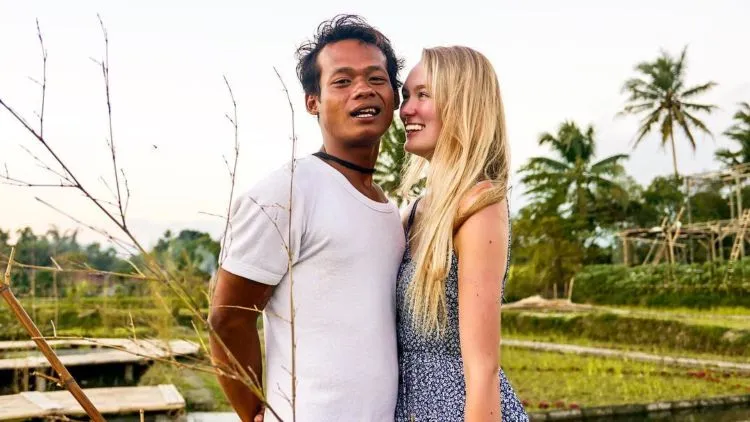 Potret Kemesraan Nur Khamid-Polly, Pasangan Beda Negara yang Bertemu di Bali. Jomblo Jangan Baper! 13