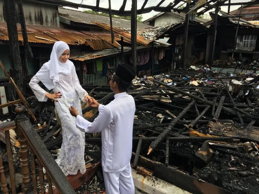 Ikatan Cinta Mereka Diuji, Rumah Pasangan Ini Hangus Terbakar Menjelang Resepsi Pernikahan 6