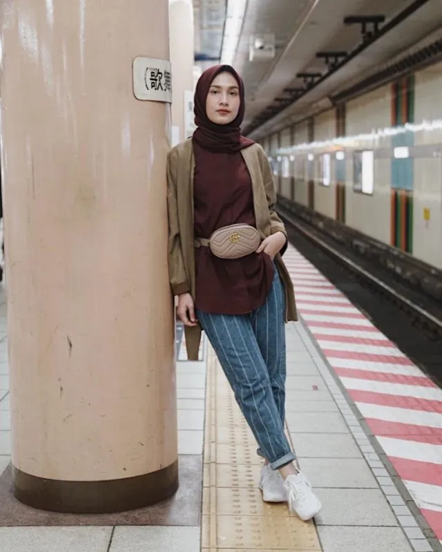 11 Padu Padan Hijab Sesuai Tren Warna 2019. Nggak Harus Beli Baru, Bongkar Lemari Aja! 13