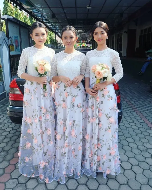13 Ide Gaun dan Setelan untuk Pengirin Manten yang Serba Putih. Polos Tapi Cantik Sekali 23