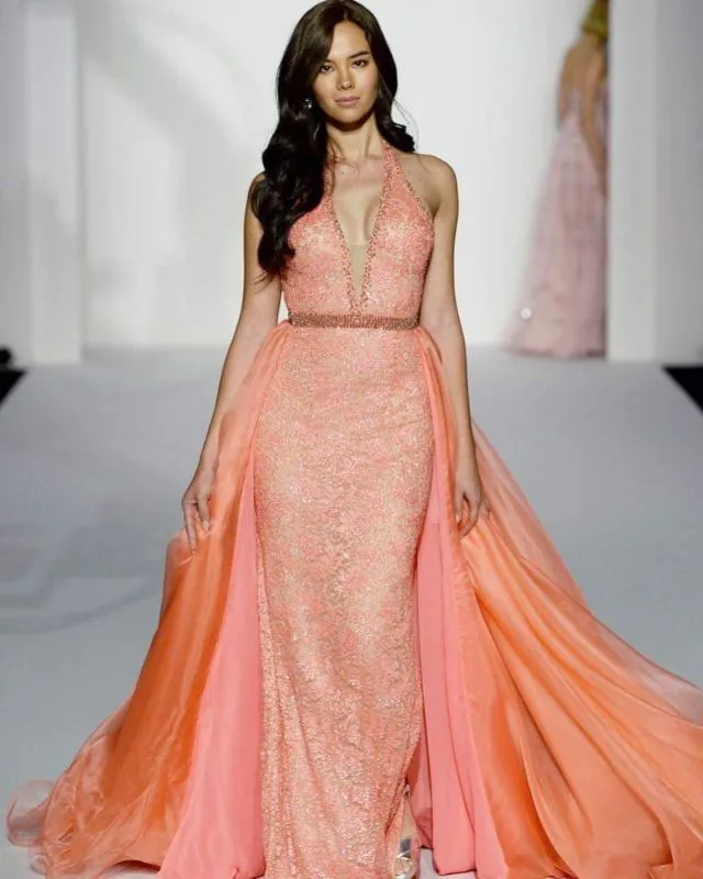 Pesona Catriona Gray sang Miss Universe 2018 dalam Berbagai Tampilan. Nyaris Tanpa Cela! 34