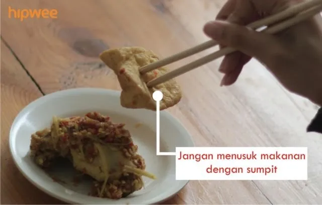 10 Etika Pakai Sumpit yang Berlaku di Jepang. Ternyata Banyak Banget Aturannya Lo 13