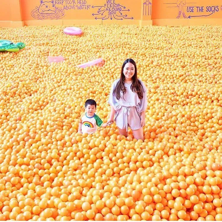 Centrum Millions Ball, Destinasi Kekinian di Bandung. Cocok Buat Liburan di Akhir Tahun! 13