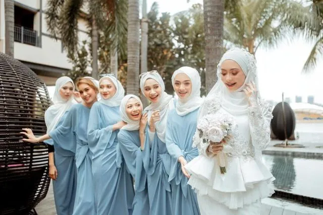 7 Fakta yang Jadi Sebenar-benarnya Alasan Kenapa Busana Bridesmaid Harus Seragam dan Kompakan 11