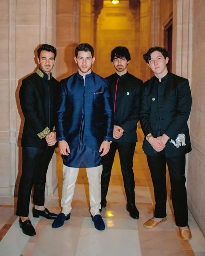 6+ Potret Kebahagiaan Jelang Pernikahan Privat Nick Jonas-Priyanka Chopra yang Menggabungkan Dua Kultur: India dan Amerika 12