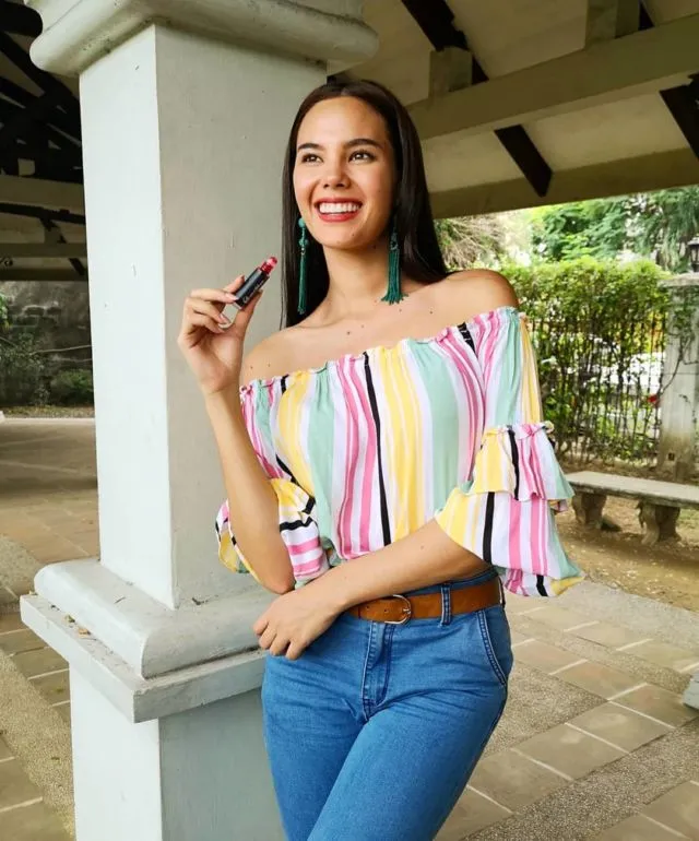 Pesona Catriona Gray sang Miss Universe 2018 dalam Berbagai Tampilan. Nyaris Tanpa Cela! 31